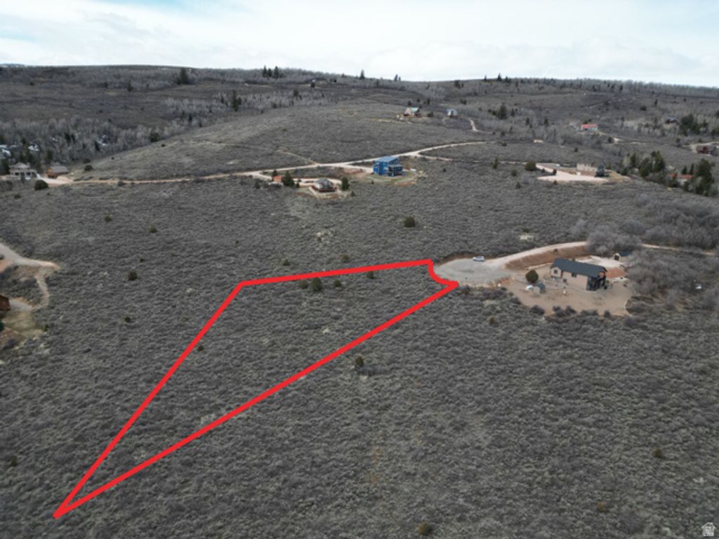 Image 6 of property listing at 3335 S MULES EAR CIR # 37, Garden City, UT 84028