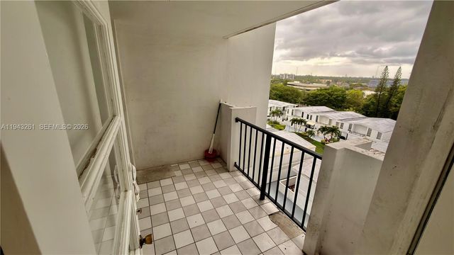 2750 NE 183rd St 906, Aventura, FL 33160