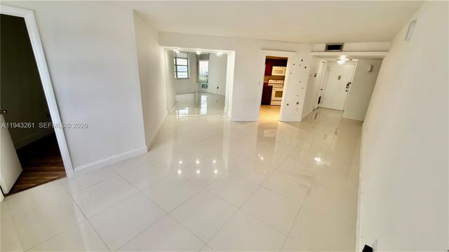 2750 NE 183rd St 906, Aventura, FL 33160