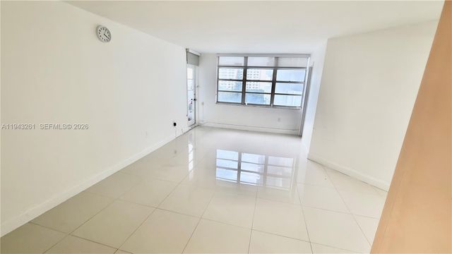 2750 NE 183rd St 906, Aventura, FL 33160