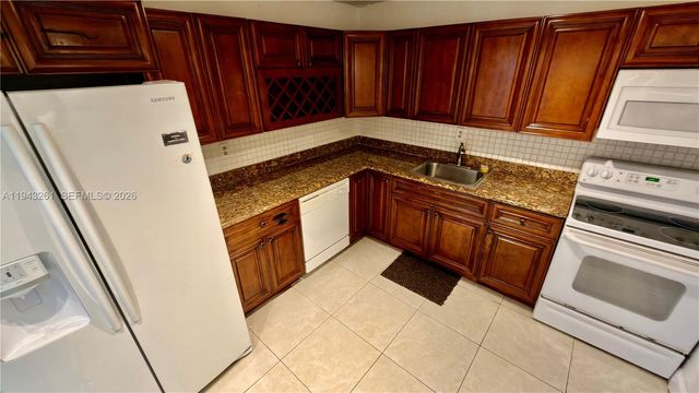 2750 NE 183rd St 906, Aventura, FL 33160