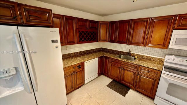 2750 NE 183rd St 906, Aventura, FL 33160