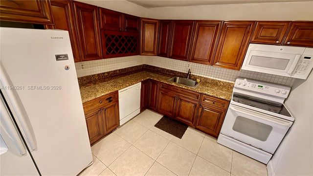 2750 NE 183rd St 906, Aventura, FL 33160