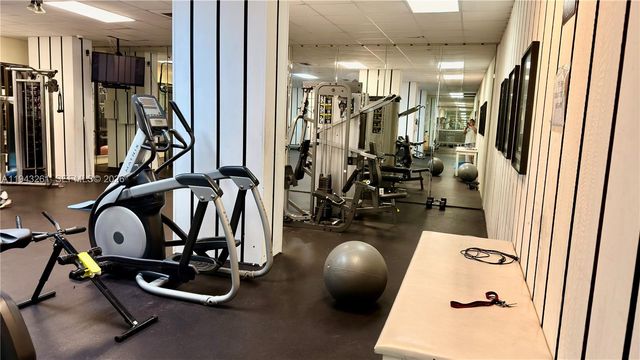 2750 NE 183rd St 906, Aventura, FL 33160