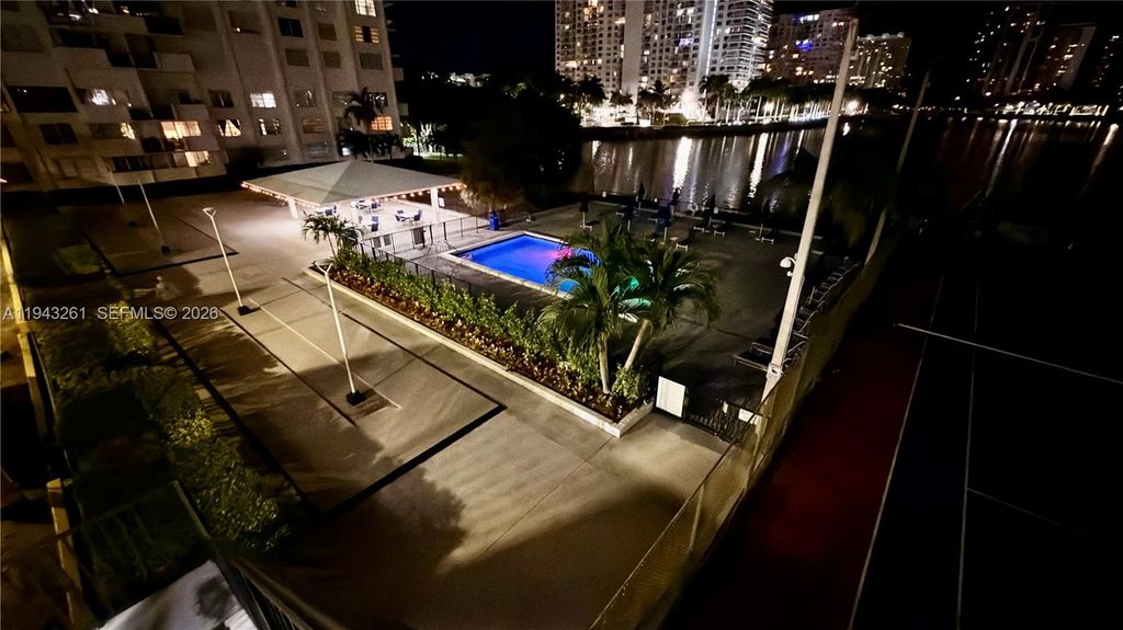 2750 NE 183rd St 906, Aventura, FL 33160