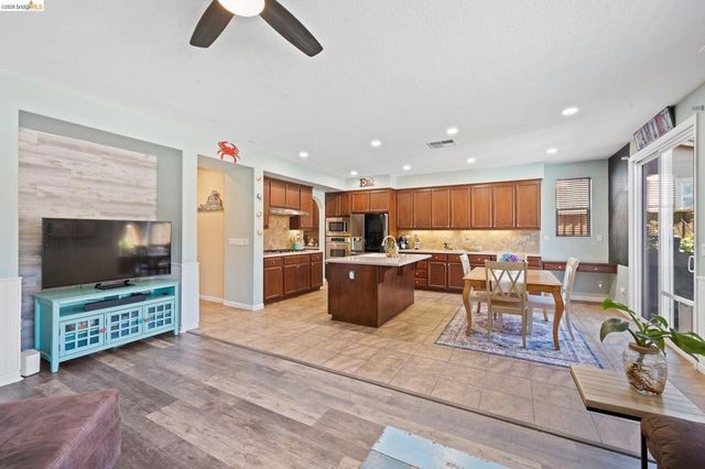 2350 Winchester Loop, Discovery Bay, CA 94505