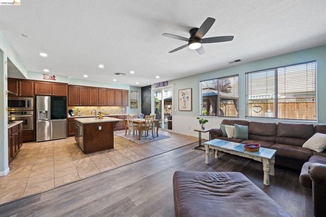 2350 Winchester Loop, Discovery Bay, CA 94505