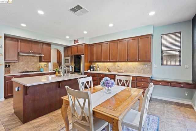 2350 Winchester Loop, Discovery Bay, CA 94505