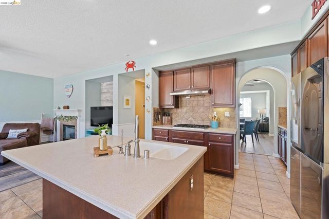 2350 Winchester Loop, Discovery Bay, CA 94505