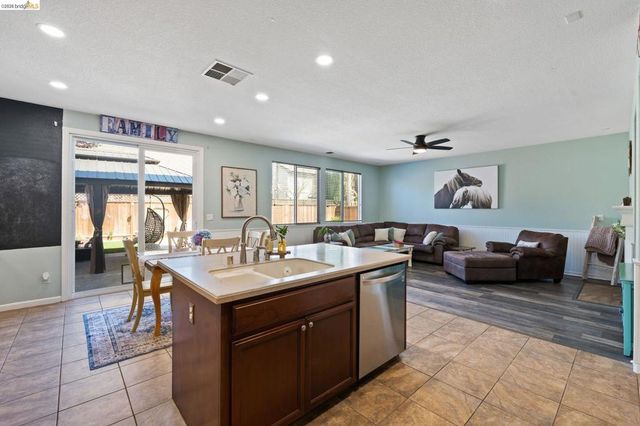 2350 Winchester Loop, Discovery Bay, CA 94505