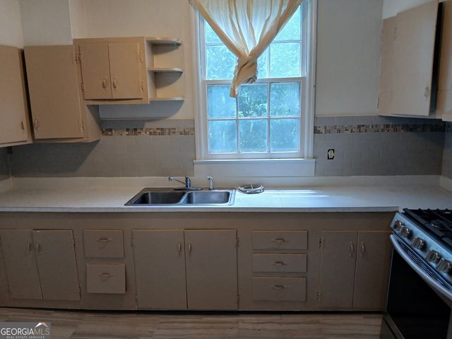 678 Dixie Avenue, Macon, GA 31206