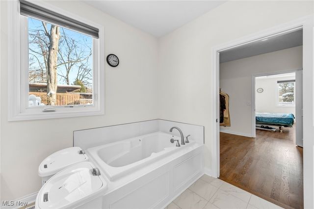 26921 Hilliard Boulevard, Westlake, OH 44145