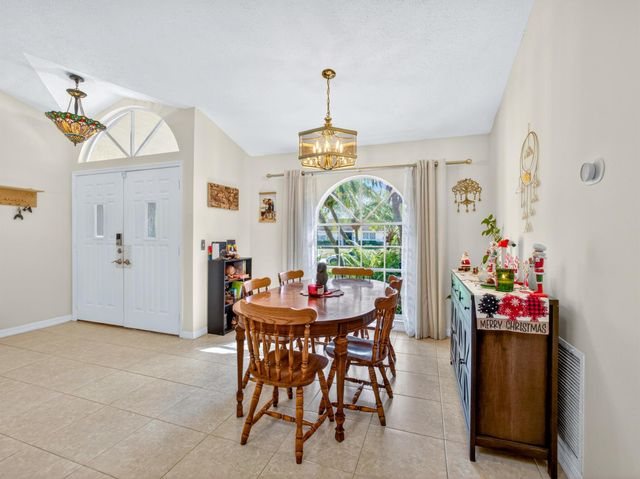 529 SE Fallon Drive, Port St Lucie, FL 34983