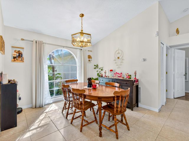 529 SE Fallon Drive, Port St Lucie, FL 34983