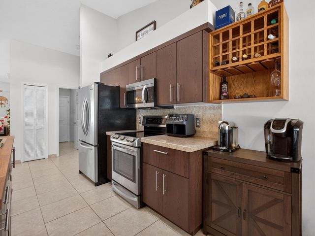 529 SE Fallon Drive, Port St Lucie, FL 34983