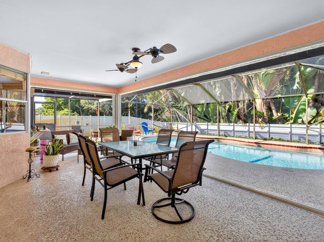 529 SE Fallon Drive, Port St Lucie, FL 34983