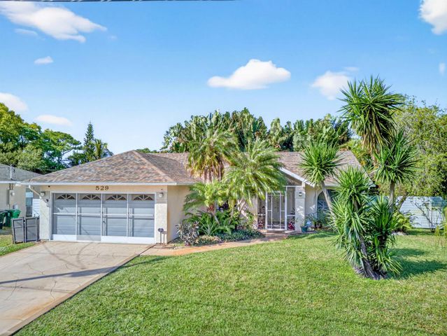 529 SE Fallon Drive, Port St Lucie, FL 34983