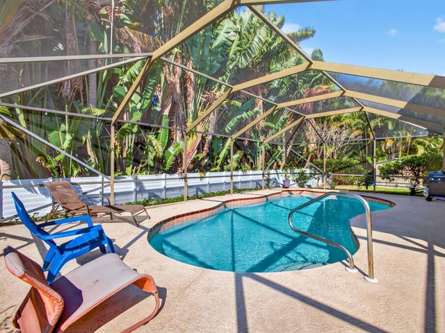 529 SE Fallon Drive, Port St Lucie, FL 34983