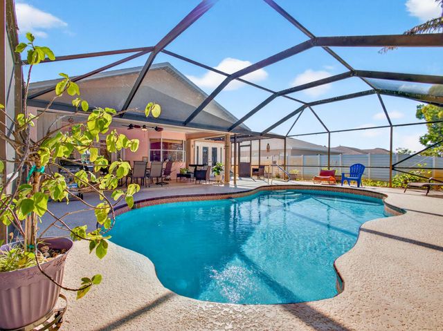 529 SE Fallon Drive, Port St Lucie, FL 34983