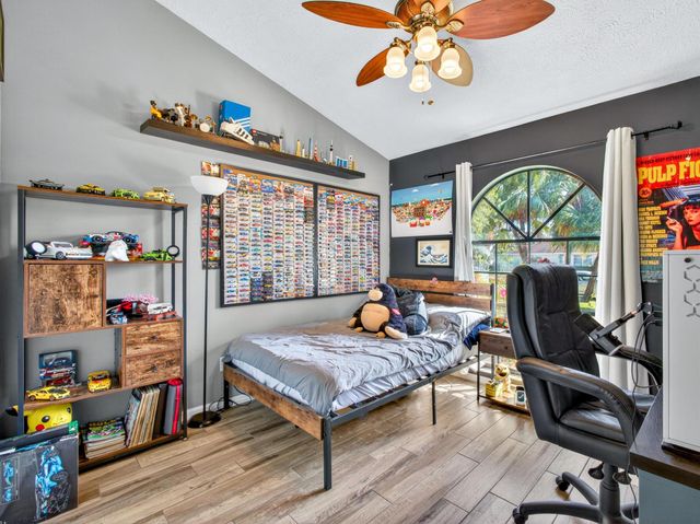 529 SE Fallon Drive, Port St Lucie, FL 34983