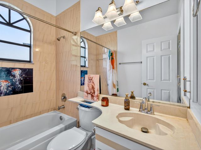 529 SE Fallon Drive, Port St Lucie, FL 34983