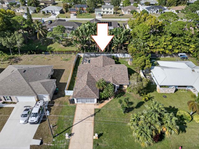 529 SE Fallon Drive, Port St Lucie, FL 34983