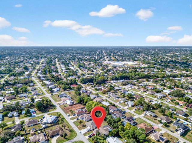 529 SE Fallon Drive, Port St Lucie, FL 34983