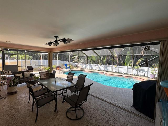 529 SE Fallon Drive, Port St Lucie, FL 34983