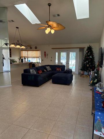 529 SE Fallon Drive, Port St Lucie, FL 34983