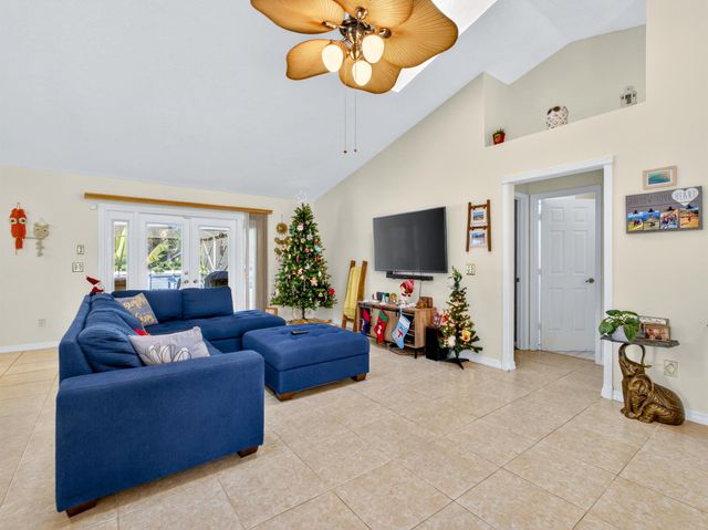 529 SE Fallon Drive, Port St Lucie, FL 34983