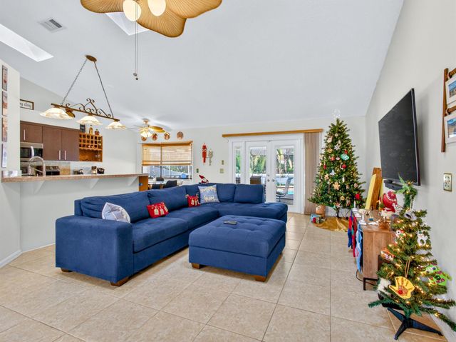 529 SE Fallon Drive, Port St Lucie, FL 34983