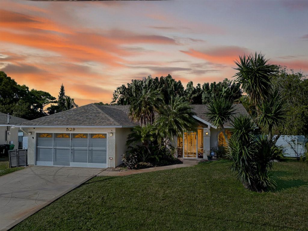 529 SE Fallon Drive, Port St Lucie, FL 34983