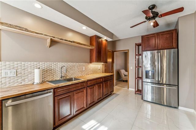 336 SW Raintree Drive, Lee's Summit, MO 64082