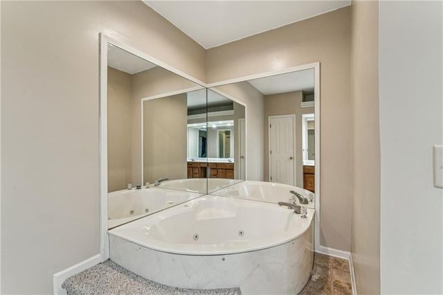 336 SW Raintree Drive, Lee's Summit, MO 64082