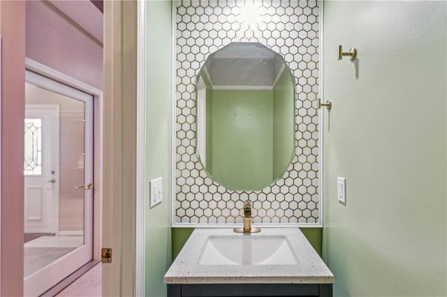 336 SW Raintree Drive, Lee's Summit, MO 64082