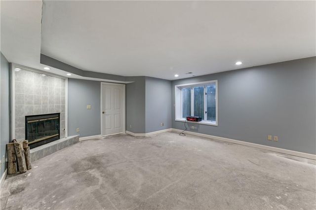 336 SW Raintree Drive, Lee's Summit, MO 64082