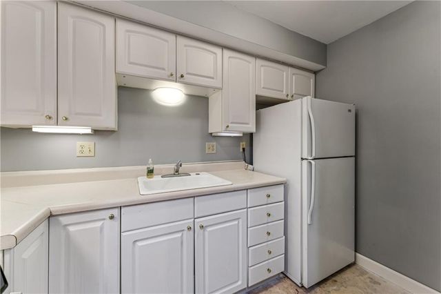 336 SW Raintree Drive, Lee's Summit, MO 64082