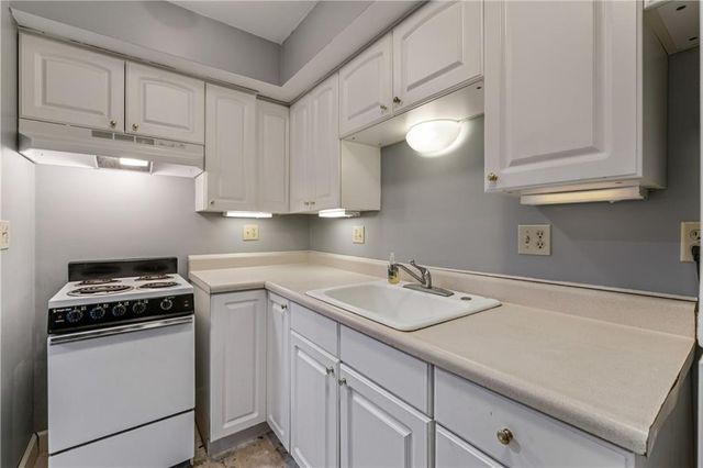 336 SW Raintree Drive, Lee's Summit, MO 64082