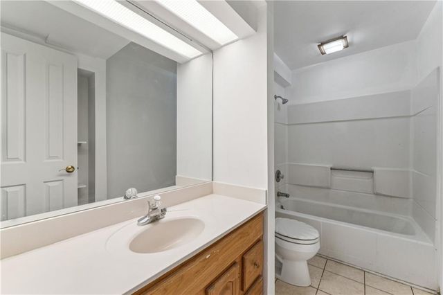 336 SW Raintree Drive, Lee's Summit, MO 64082