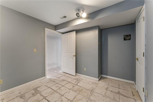 336 SW Raintree Drive, Lee's Summit, MO 64082