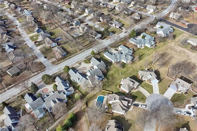 336 SW Raintree Drive, Lee's Summit, MO 64082