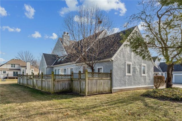 336 SW Raintree Drive, Lee's Summit, MO 64082