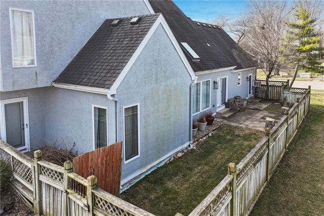 336 SW Raintree Drive, Lee's Summit, MO 64082