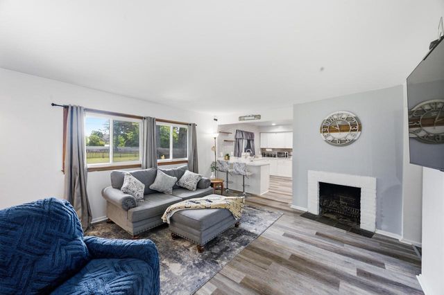 9050 N Silver Brook LANE, Brown Deer, WI 53223