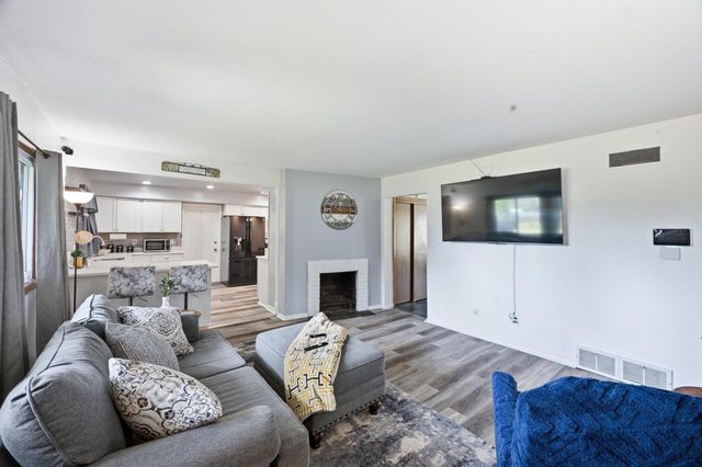 9050 N Silver Brook LANE, Brown Deer, WI 53223