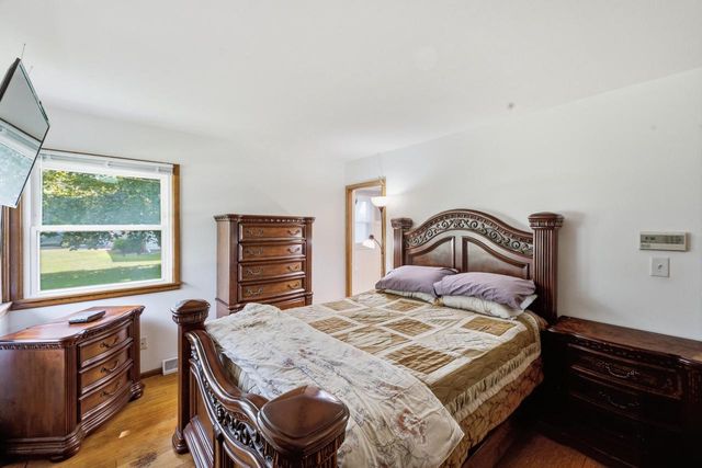 9050 N Silver Brook LANE, Brown Deer, WI 53223