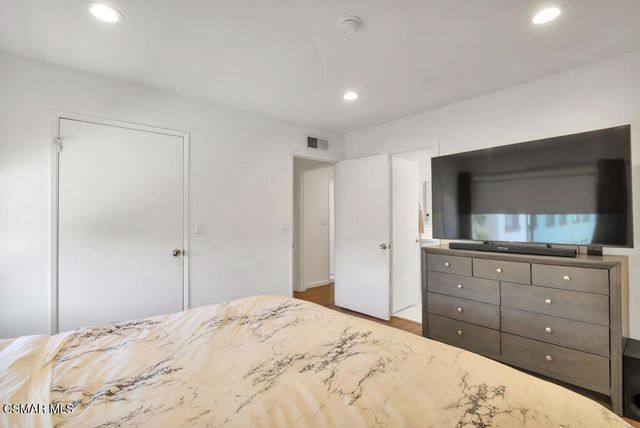 13960 Oxnard Street, Valley Glen, CA 91401
