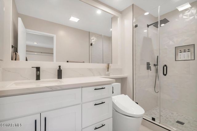 13960 Oxnard Street, Valley Glen, CA 91401