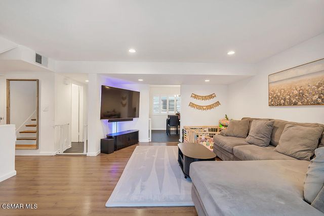 13960 Oxnard Street, Valley Glen, CA 91401