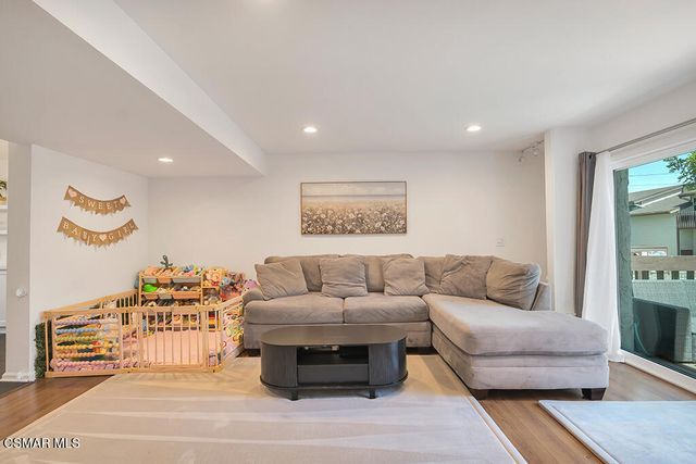 13960 Oxnard Street, Valley Glen, CA 91401